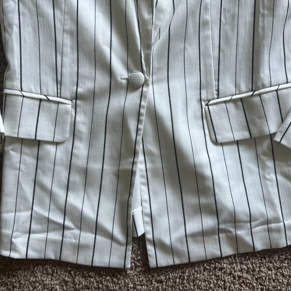 Forever 21 Black and White Pinstripe Blazer Size S - Picture 4 of 5